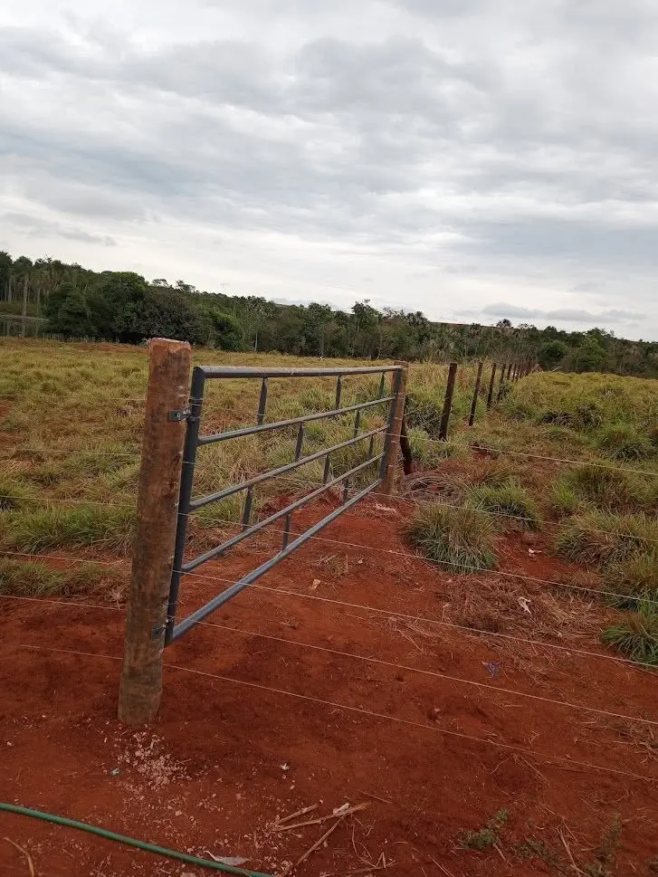 Construção de cerca de arame liso - foto 4